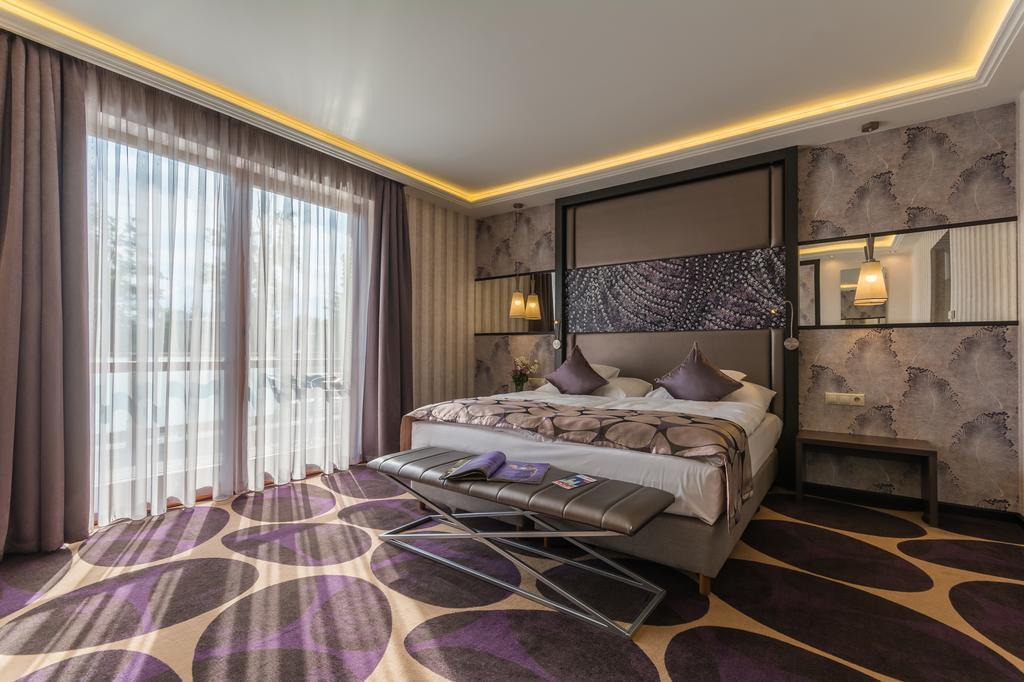 Victoria Garden Hotel Es Etterem Mestecǎneşti Cameră foto