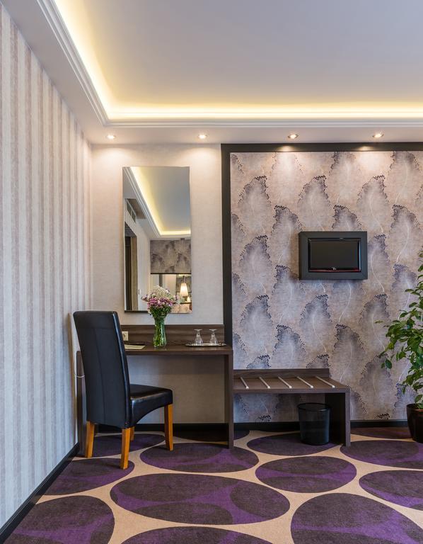 Victoria Garden Hotel Es Etterem Mestecǎneşti Exterior foto
