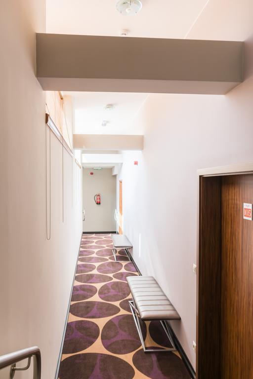 Victoria Garden Hotel Es Etterem Mestecǎneşti Exterior foto