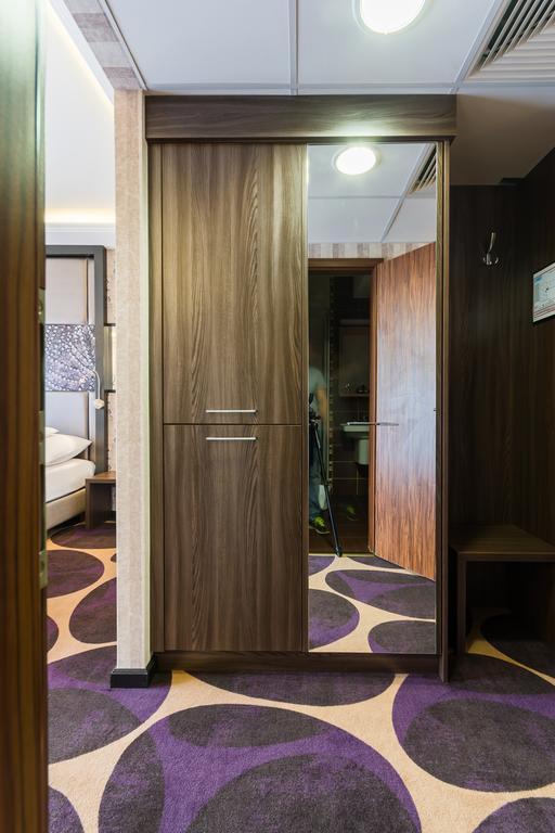 Victoria Garden Hotel Es Etterem Mestecǎneşti Exterior foto
